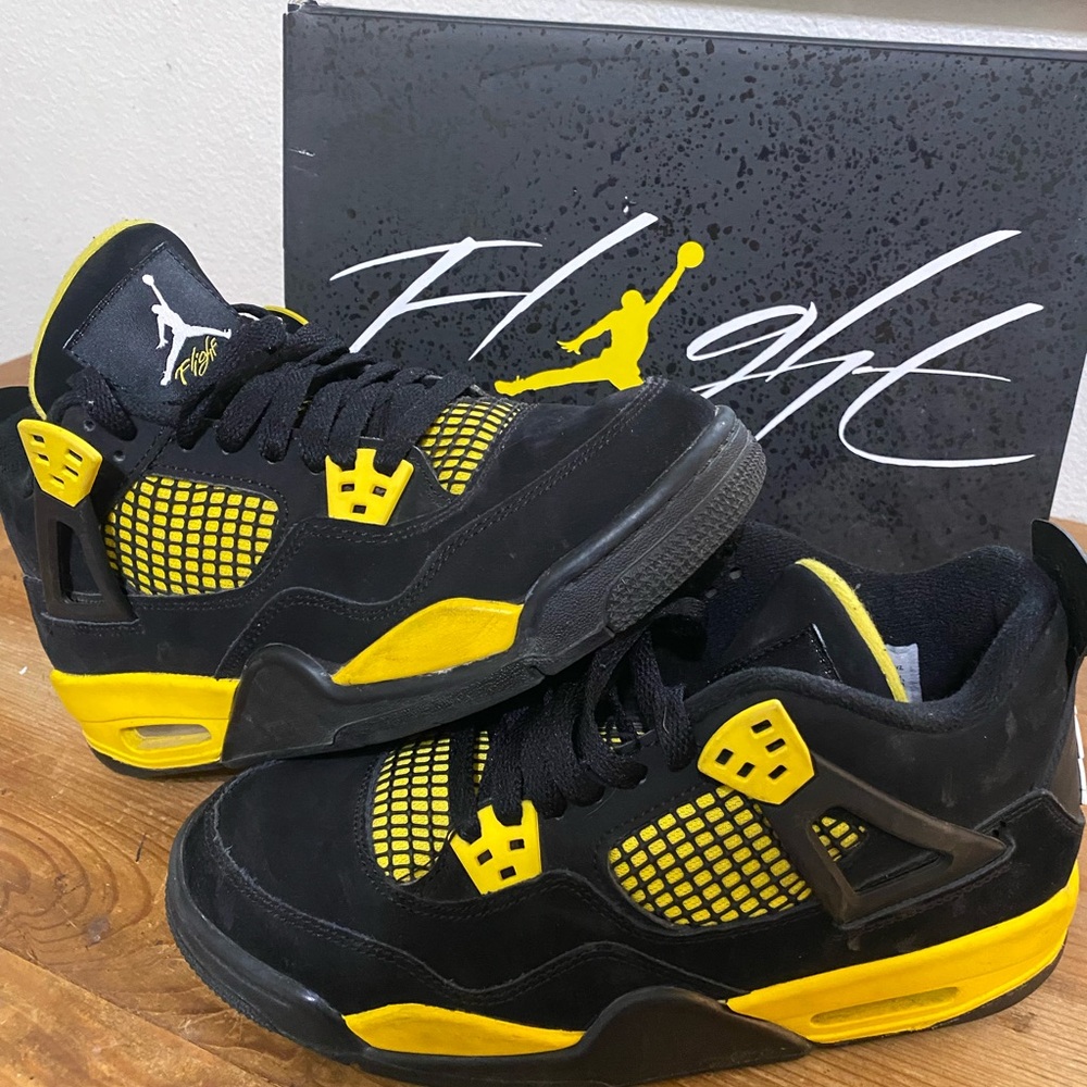 Jordan Air 4 Retro (Big Kid) Size 6